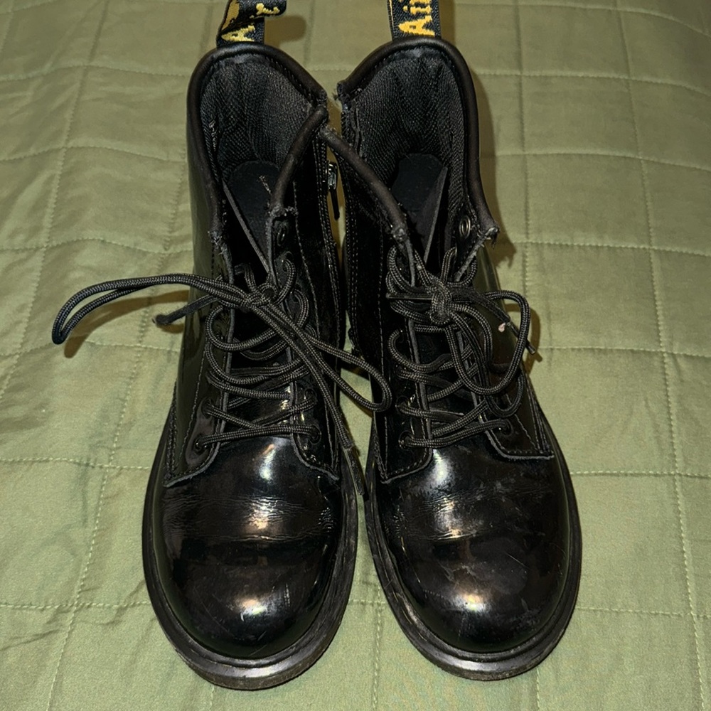 EUC girls size 3 Dr. martens.